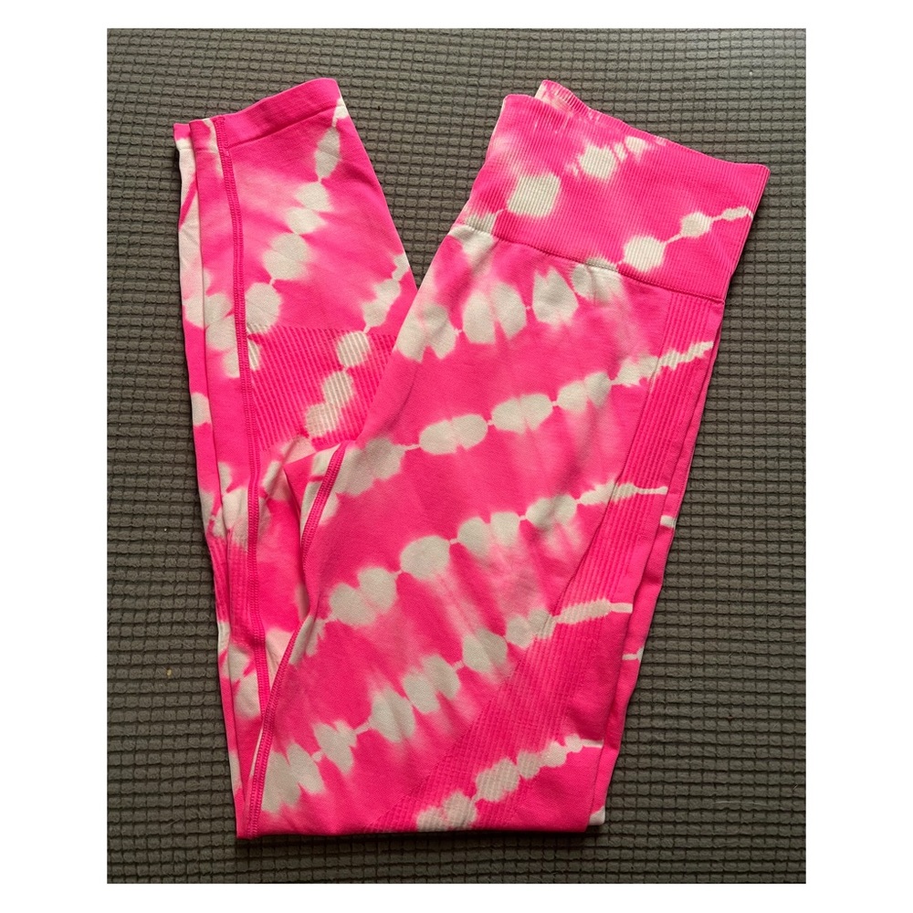 Hot pink PINK leggings, size medium. Tapered leg. Logo on waistband.
